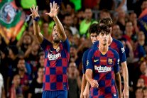 سواريز يقود برشلونة لفوز قاتل على أرسنال