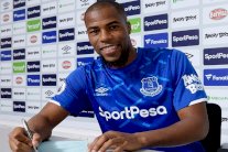 المدافع الفرنسي سيديبيه إلى إيفرتون معارا من موناكو