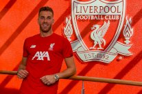 ليفربول يستبدل حارسه مينيوليه المنتقل إلى بروج بالاسباني أدريان