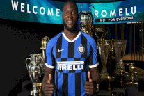 جماهير إنتر ميلان تسخر من يوفنتوس بعد التعاقد مع لوكاكو