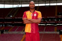 بطل العالم الفرنسي نزونزي معارا من روما إلى غلطة سراي