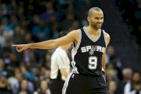 سان أنتونيو سبيرز يسحب القميص رقم 9 الذي كان يحمله الفرنسي باركر