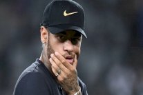 لاعب سابق في سان جيرمان يكشف ألاعيب نيمار للرحيل عن النادي