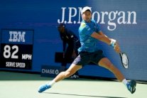 ديوكوفيتش يبدأ الدفاع عن لقبه بقوة