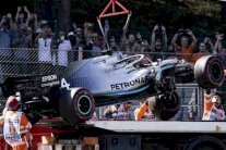 حادث قوي لهاميلتون يعلق التجارب الحرة في جائزة بلجيكا الكبرى