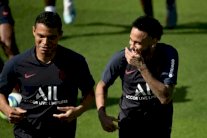 نيمار يتمرن مع سان جرمان وسط تقارير عن اتمام صفقة عودته الى برشلونة