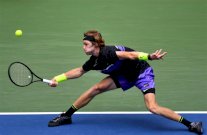 روبليف يخرج تسيتسيباس في مباراة ماراثونية