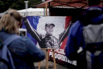 دقيقة صمت حدادا على السائق الفرنسي هوبير