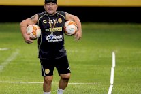 رسميا.. مارادونا مدربا لخيمناسيا لا بلاتا