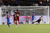 فرحة وخيبة داخل ملعب مباراة قطر والهند وخارجه