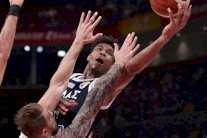 الولايات المتحدة تخدم تشيكيا وتعبران سويًا إلى ربع النهائي