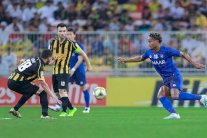 كلاسيكو ساخن بين الهلال والاتحاد على بطاقة نصف النهائي