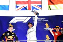 هاميلتون يأمل ألا يتأثر بالضباب الدخاني من حرائق إندونيسيا