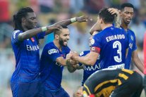 الهلال يهزم الاتحاد وينفرد بالصدارة والأهلي يتجاوز عقبة الفتح