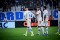 مرسيليا يهدر صدارة مؤقتة في مباراة حمراء