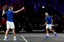 فيدرر وزفيريف يعززان تفوق أوروبا في كأس لايفر