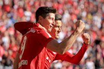 نزهة رباعية لبايرن ضد كولن ولايبزيغ يحتفظ بالصدارة