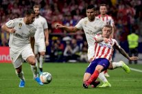 برشلونة يفوز خارج الديار ويستفيد من التعادل في دربي العاصمة