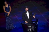 بيكر يعاود التمارين مع ليفربول: لم يعد بإمكاني الانتظار