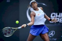 أوساكا تفوز بصعوبة وبارتي تتوقع جاهزيتها للمشاركة في دورة بكين