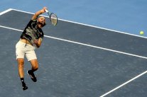 تسيتسيباس إلى نهائي دورة بكين لملاقاة تييم