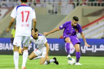 كورونادو يقلب تأخر الشارقة أمام العين ويقوده الى الصدارة