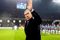 انشيلوتي يعتزم الرحيل عن نابولي قبل عام عن انقضاء عقده