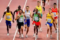 الجزائري مخلوفي والمغربي ايكيدير الى نهائي سباق 1500 م