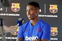 برشلونة يعلن غياب جونيور فيربو عن لقاء إنترميلان