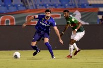 الهلال يحكم قبضته على الصدارة والأهلي يستعيد توازنه