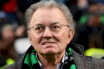 تأجيل مباراة ساسوولو بسبب وفاة رئيسه التاريخي