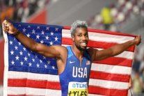 الأميركي لايلز يحرز سباق 200 م