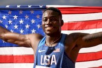 الأميركي هولواي بطل سباق 110 امتار حواجز