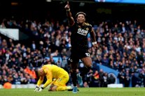 ولفرهامبتون يعطي الأفضلية لليفربول باسقاطه سيتي ونيوكاسل يعمق جراح يونايتد