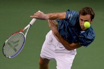 مدفيديف يحرز لقب دورة شنغهاي على حساب زفيريف