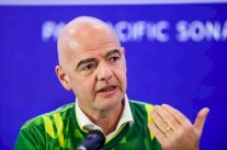 إنفانتينو يؤكد ضرورة طرد العنصريين من ملاعب كرة القدم