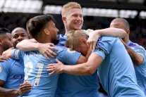 غوارديولا: دي بروين وستونز قد يلعبان مع سيتي أمام بالاس