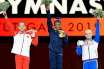 بايلز تحطم الرقم القياسي لعدد الميداليات في بطولة العالم للجمباز