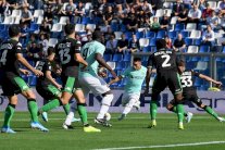 إنتر ينجو من انتفاضة ساسولو وليتشي يفرض التعادل على ميلان