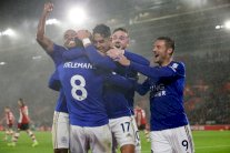 ليستر يسحق ساوثامبتون بتساعية في فوز قياسي خارج الأرض