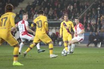 انتصارات لليفربول وبرشلونة وتشلسي ونابولي خارج القواعد