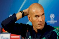 زيدان منزعج من التكهنات حول مستقبله في ريال مدريد