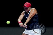 بارتي تستهل البطولة الختامية للتنس بفوز لتضمن صدارة التصنيف