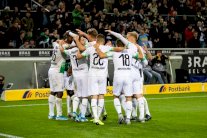 مونشنجلادباخ يفوز على أينتراخت ويعود لصدارة الدوري الألماني