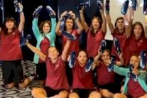 رونالدو يهدي منتخب البرتغال للسيدات مجموعة من الأحذية الرياضية