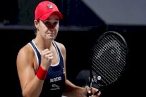 بارتي المصنفة الأولى تبلغ قبل نهائي البطولة الختامية للتنس