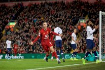 ليفربول يتعافى من صدمة مبكرة ويفوز على توتنهام ويونايتد يهزم نوريتش