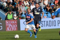 نابولي المتواضع يفشل في الاقتراب من القمة وروما يعمق أزمة ميلان