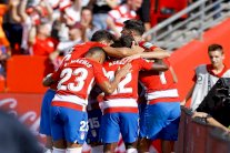 غرناطة يفوز من جديد ويتصدر الدوري الإسباني على حساب برشلونة