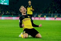 ثنائية براندت تقود دورتموند للفوز على جلادباخ في كأس ألمانيا